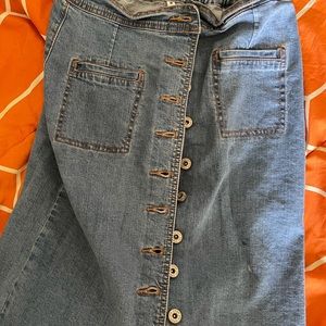 Jean skirt. 90’s look